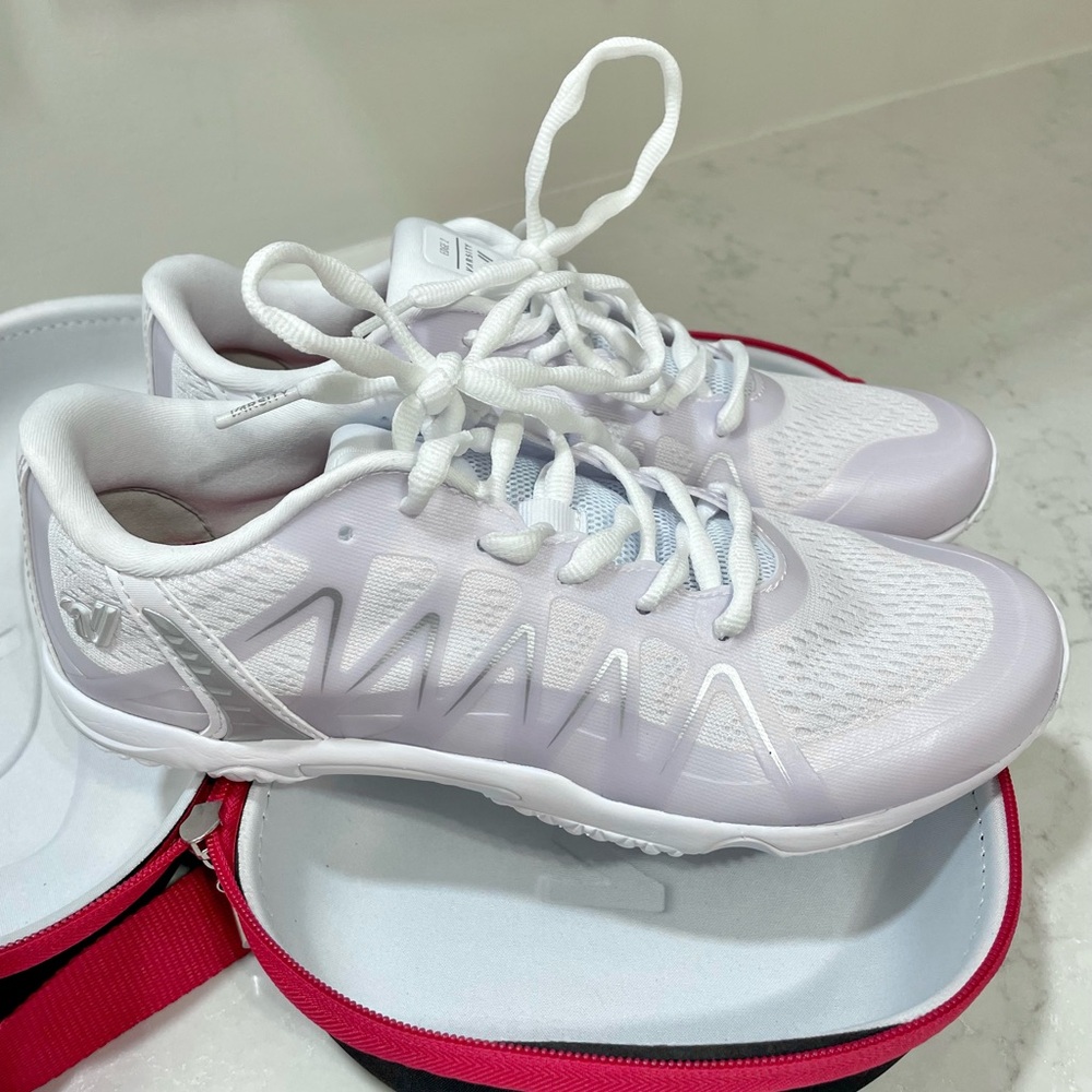 Varsity Edge 2 cheer shoes size 8.5 NIB